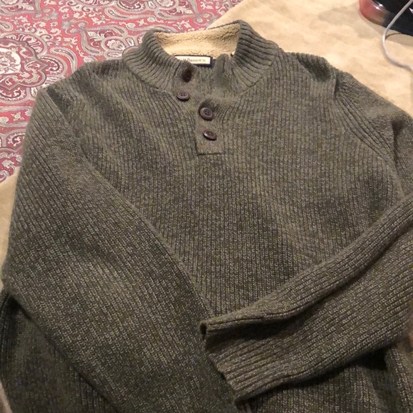 Green sweater - Picture 2 of 4